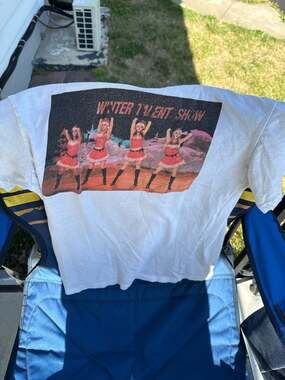 Mean Girls Winter Talent Show Graphic T-Shirt Size M